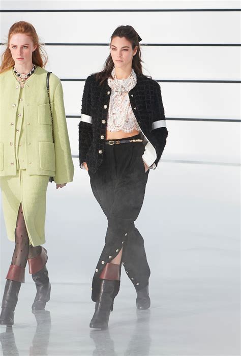 moda inverno 2020 chanel|Chanel zippers 2020.